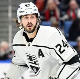 Chandail de Philippe Danault ,  signé       valeur : $320.00 item