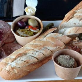 Ensemble cadeaux de la Grange Pardue valeur: $110.00 item