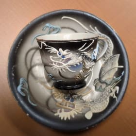 Ensemble Tasse à Thé et Soucoupe avec Dragon en Relief item