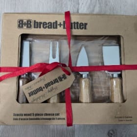 Entertainer gift bundle item