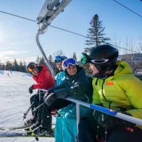 Forfait 4 pers, 1 journée de ski. Les  Sommets - valeur $351 item