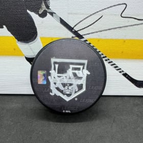 LA Kings- 4 lower level tickets with memorabilia item