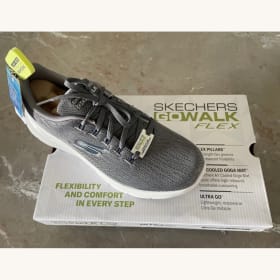 Men’s size 8 Sketchers item