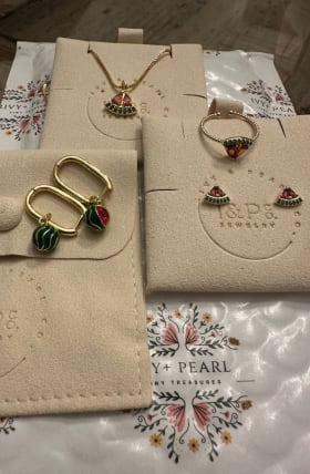 Ivy and Pearl item