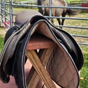 Dressage saddle item