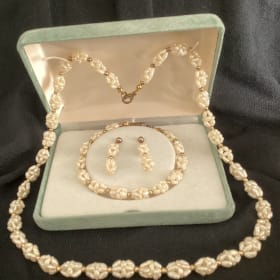 Vintage Oyster Colour Pearl Set item
