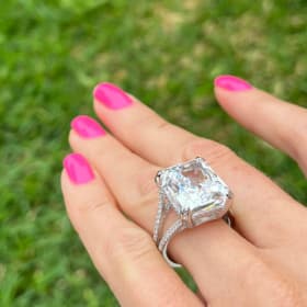 Brilliant Cocktail Ring in White Gold item