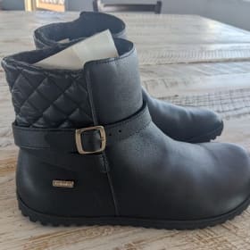 👢 Be Lenka Quilted Ankle Boots – Estimated Value: $80 👢 item
