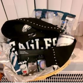 Ladies Eagles Basket item