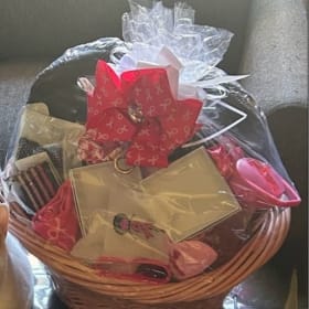 Basket supporting Breast Cancer item