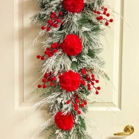 Snowy Red Swag - W7A item