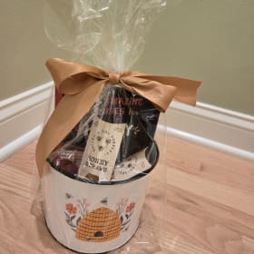 Gift basket - The Amazing Uses of Honey item