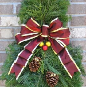 VICTORIAN DOOR SPRAY item