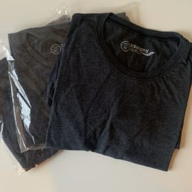 3 Saucony Women's T-Shirts item