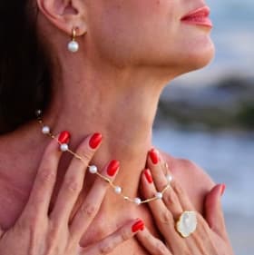 Modern Pearls Necklace & Earrings Set in Yellow Gold item