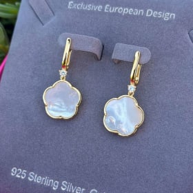 Mother-of-Pearl Earrings in Yellow Gold item
