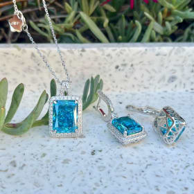 Stunning Aquamarine Necklace & Earrings in White Gold item