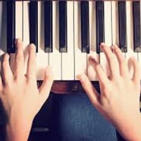 Beginner piano lessons item