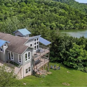 Weekend at "The Refuge" lake house item