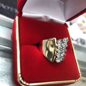 14 k gold diamond ring size 7 item