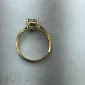14 k gold diamond ring size 6 item