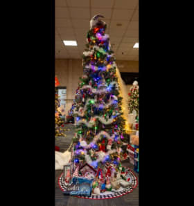 Tree 24-022 - "Gnome for the Holidays" item