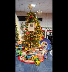 Tree 24-023 - "Three Sweeney Angels" item