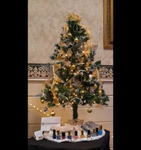 Tree 24-036 - "A Very Glitzy Christmas" item