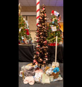 Tree 24-054 - "Merry "Me" Christmas" item