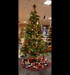 Tree 24-070 - "Classic Christmas" item