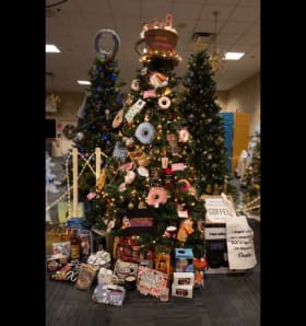 Tree 24-075 - "Merry Dunkmas - In Memory of Stacey Collins" item