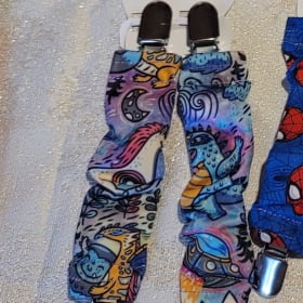 attache mitaines motif monde de licorne/dinosaure mauve item