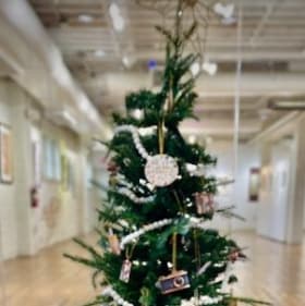 Christmas Around the World Wreath by I Book Travel For U item