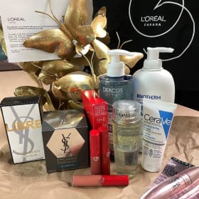 22. L'Oreal Gift Bag filled with cosmetic treasures (V. 250) item