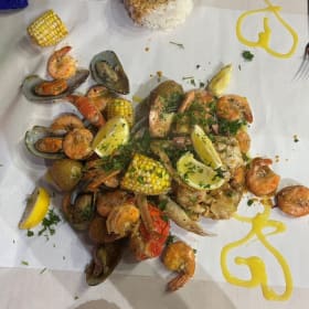 A059 -  2 repas de petites crevettes ou 2 rabais de 20$ item