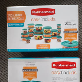 Rubbermaid Container Set (1 of 2) item