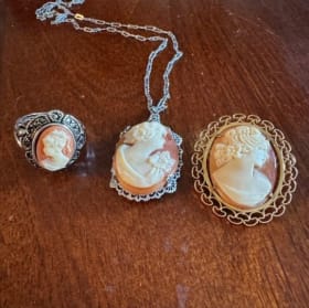 Vintage Cameo Set item
