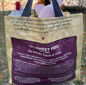 Reusable feed bags item