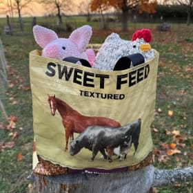 Reusable feed bags item