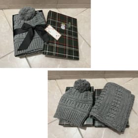 Toque & Scarf in Christmas gift box item