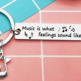 C: "Music is what feelings sound like" Keyring item
