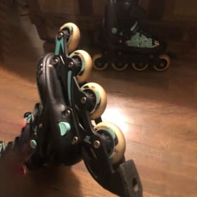 A042 - Patins à roues alignés ajustables pour enfant item