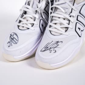 Lauri Markkanen Signed Shoes item