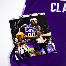 Jordan Clarkson Signed Jersey & Photo item