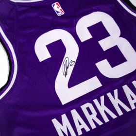 Lauri Markkanen Signed Jersey & Photo item