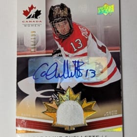 37.	Carte de hockey Caroline Ouellette signée item