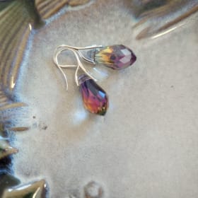 Sparkle up your wardrobe with these Swarovski earrings! item