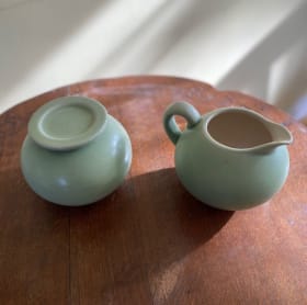 Stoneware casserole dish/ Green milk and sugar set item
