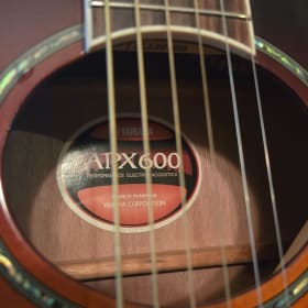 Yamaha APX600 Thinline with Electronics Old Violin Sunburst item