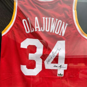 "Legendary Keepsake : Signed & Framed Hakeem Olajuwon Jersey item